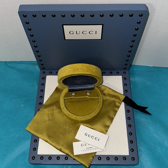 GUCCI HORSEBIT 18K WHITE GOLD DIAMOND STUD EARRINGS - Picture 8 of 8